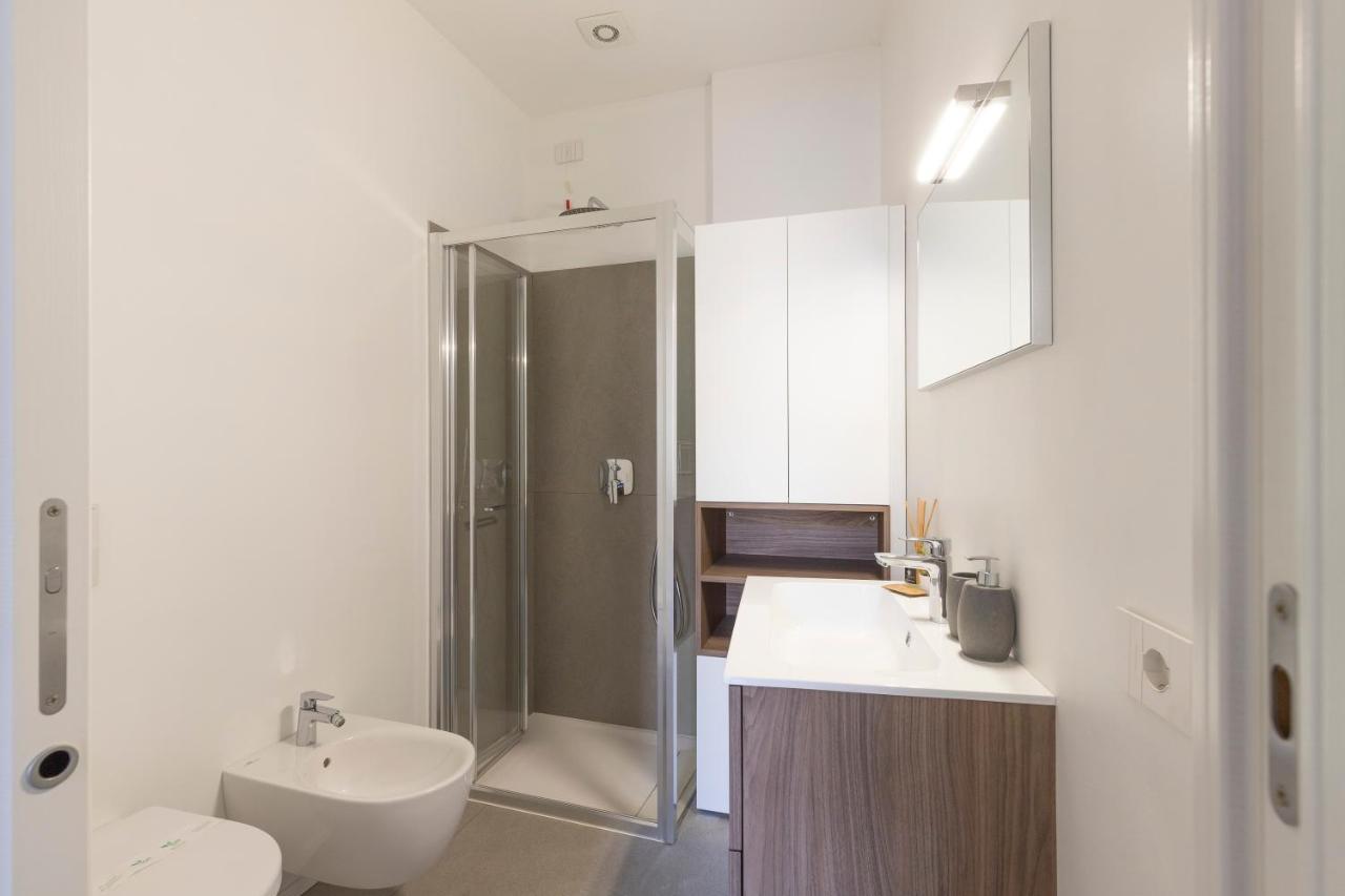 Mc House Como Con Posto Auto Exterior photo